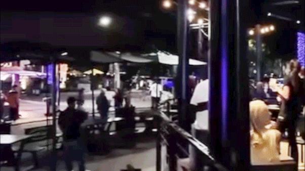 Rampaging 1,000-teen mob storms tourist attraction, hurts officers in violent 'takeover' caught on video Education Melbourne